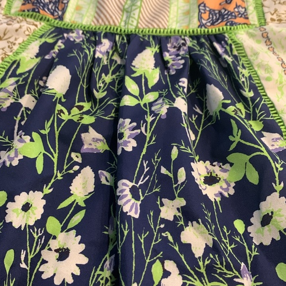 NORACORA brand, Size Medium multi-colored short sleeve blouse. - Picture 9 of 10